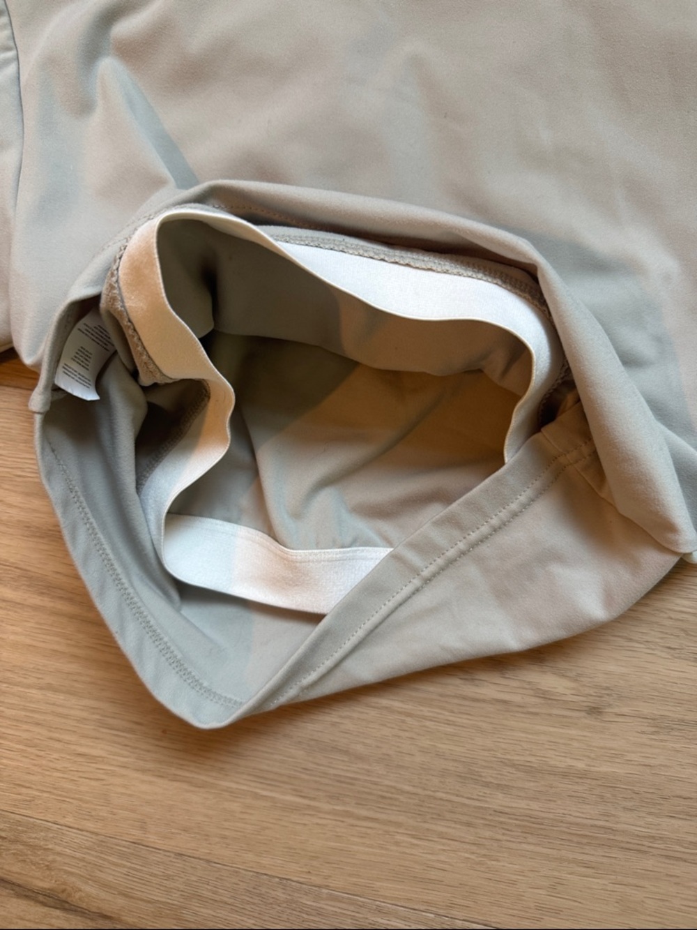 Darc Sport Wolves Long-Sleeve Crop Top in Light Gray - Picture 4 of 4